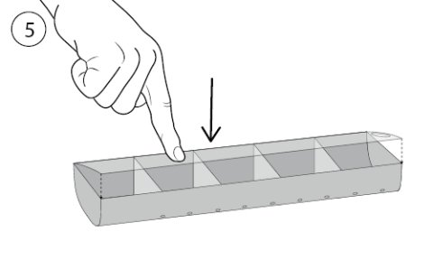 Bringen Sie den Deckel wieder an, indem Sie die hintere Kante bündig auf die Box legen. Drücken Sie nun die vordere Kante runter, sodass der Deckel auf der Box einrastet. Achten Sie darauf, dass der Schriftzug „morgens“ über dem größten Fach liegt.